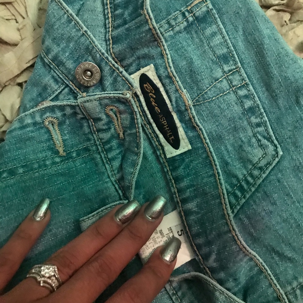 Shorts - Picture 2 of 6